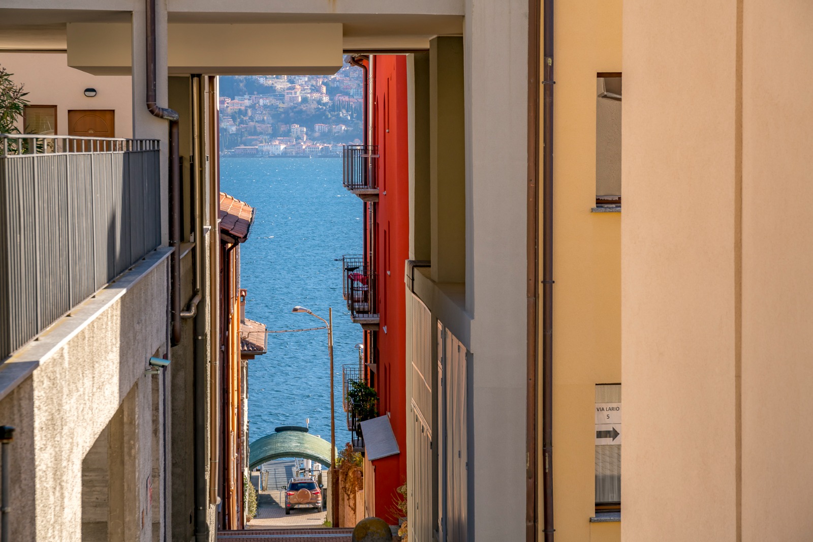 Comomeer vakantiehuis - Residentie Villaggio Lago di Como - weggetje naar strand